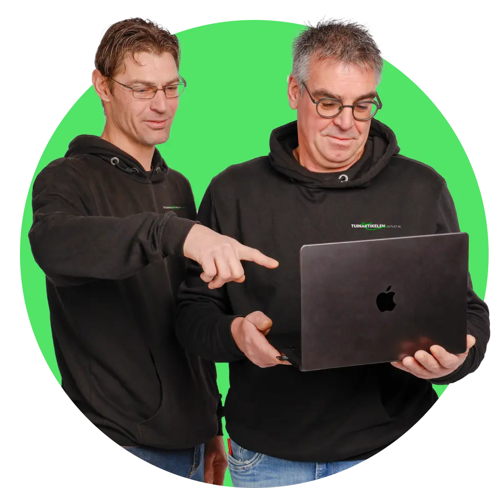 Barry en Arjan op de laptop